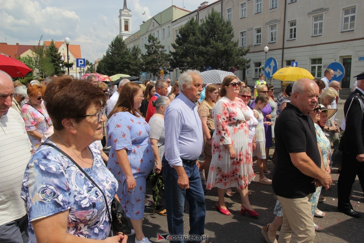 Boże Ciało 2024: Procesja w kościele pw. Nawiedzenia NMP w Ostrołęce [30.05.2024] - zdjęcie #20 - eOstroleka.pl