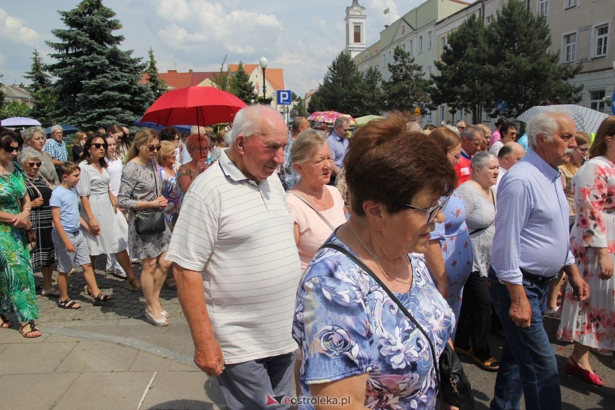 Boże Ciało 2024: Procesja w kościele pw. Nawiedzenia NMP w Ostrołęce [30.05.2024] - zdjęcie #19 - eOstroleka.pl