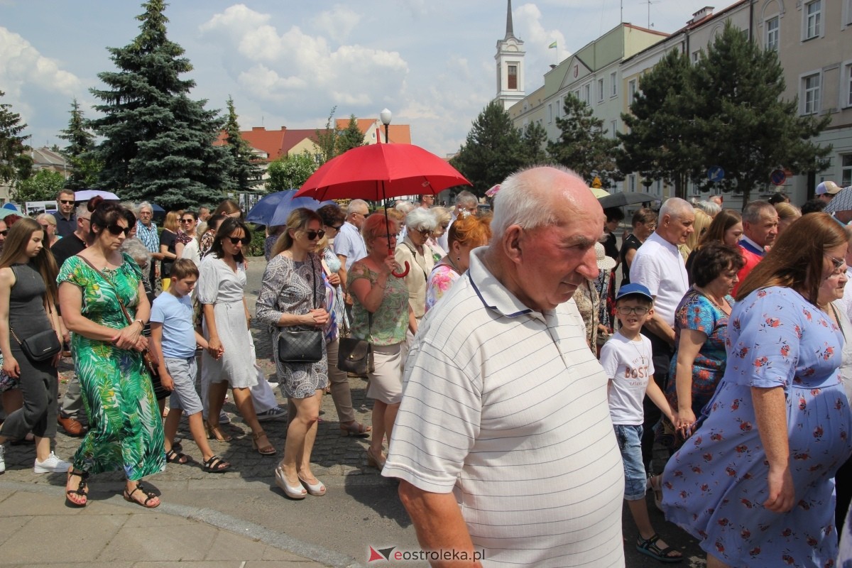Boże Ciało 2024: Procesja w kościele pw. Nawiedzenia NMP w Ostrołęce [30.05.2024] - zdjęcie #18 - eOstroleka.pl