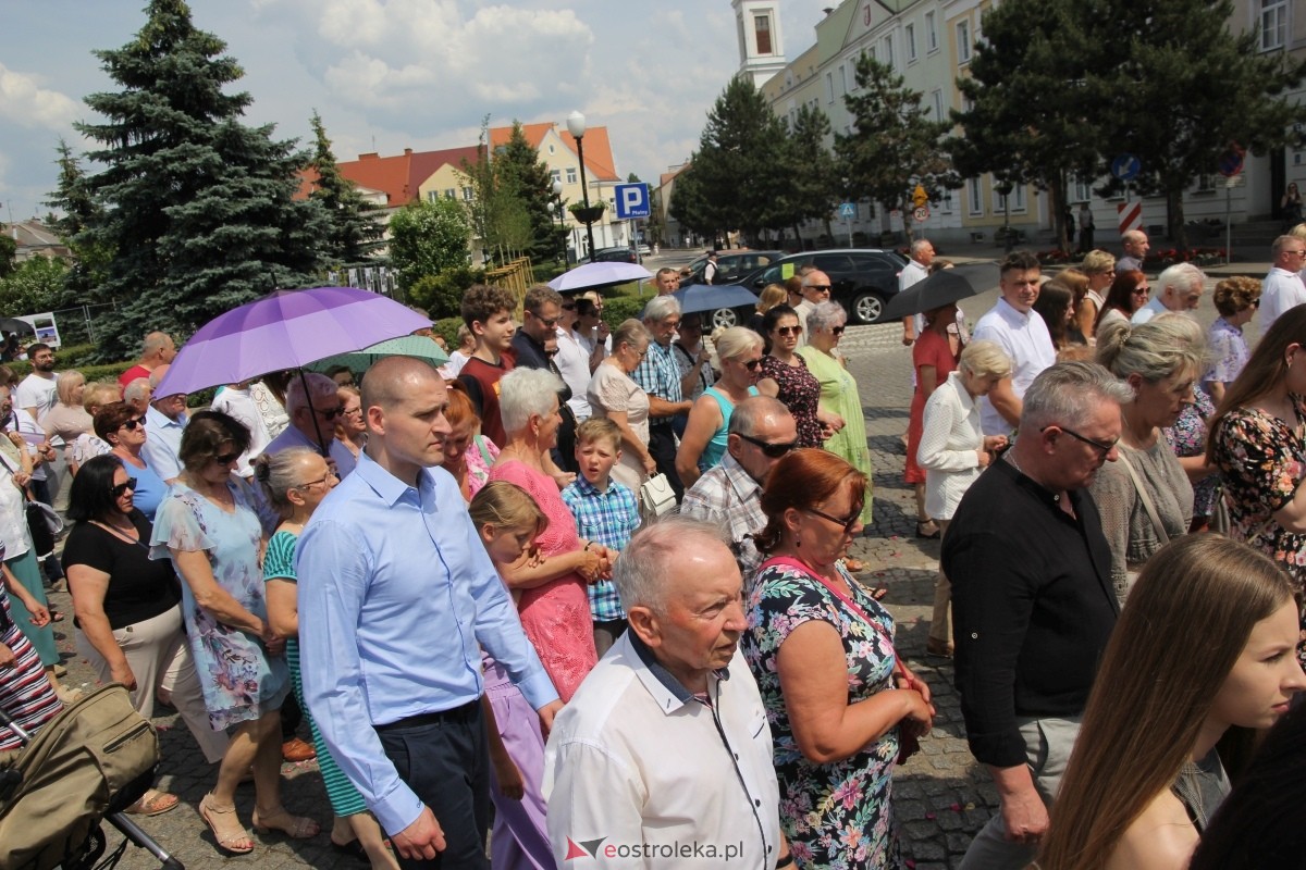 Boże Ciało 2024: Procesja w kościele pw. Nawiedzenia NMP w Ostrołęce [30.05.2024] - zdjęcie #12 - eOstroleka.pl