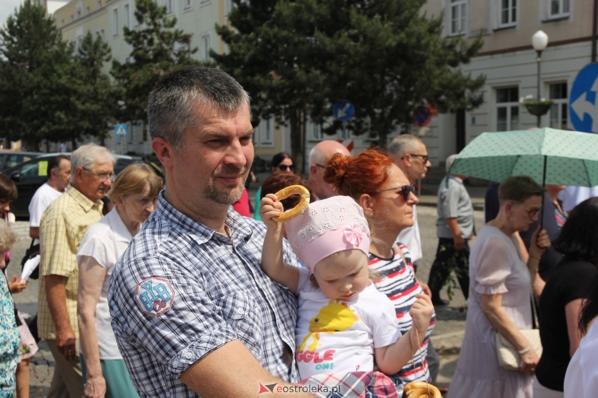Boże Ciało 2024: Procesja w kościele pw. Nawiedzenia NMP w Ostrołęce [30.05.2024] - zdjęcie #10 - eOstroleka.pl