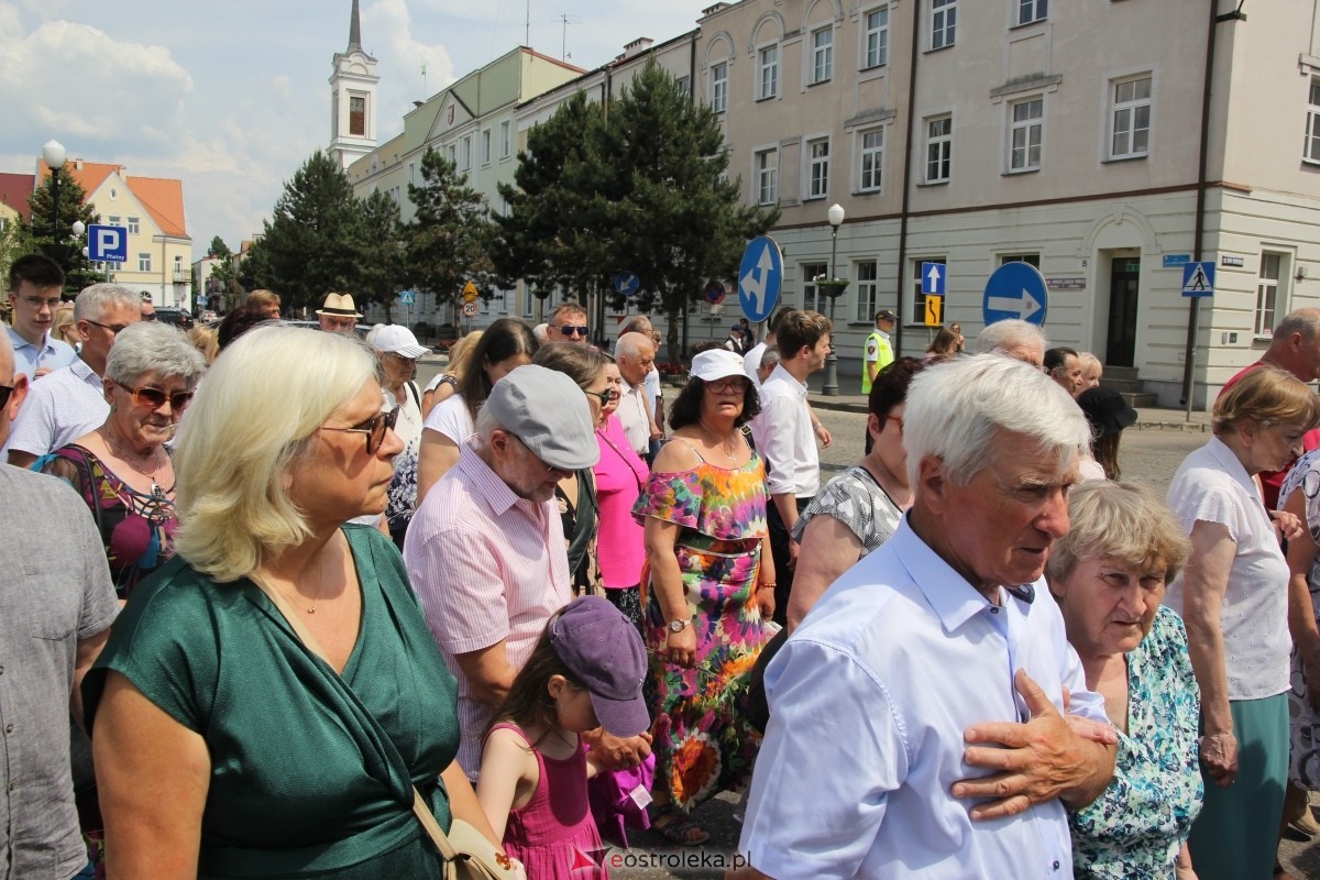 Boże Ciało 2024: Procesja w kościele pw. Nawiedzenia NMP w Ostrołęce [30.05.2024] - zdjęcie #8 - eOstroleka.pl