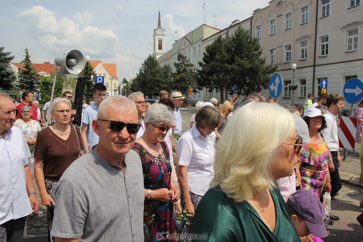 Boże Ciało 2024: Procesja w kościele pw. Nawiedzenia NMP w Ostrołęce [30.05.2024] - zdjęcie #7 - eOstroleka.pl