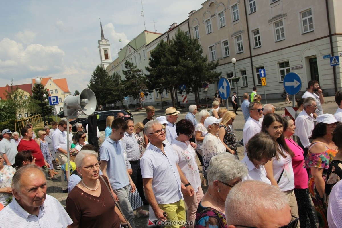 Boże Ciało 2024: Procesja w kościele pw. Nawiedzenia NMP w Ostrołęce [30.05.2024] - zdjęcie #6 - eOstroleka.pl
