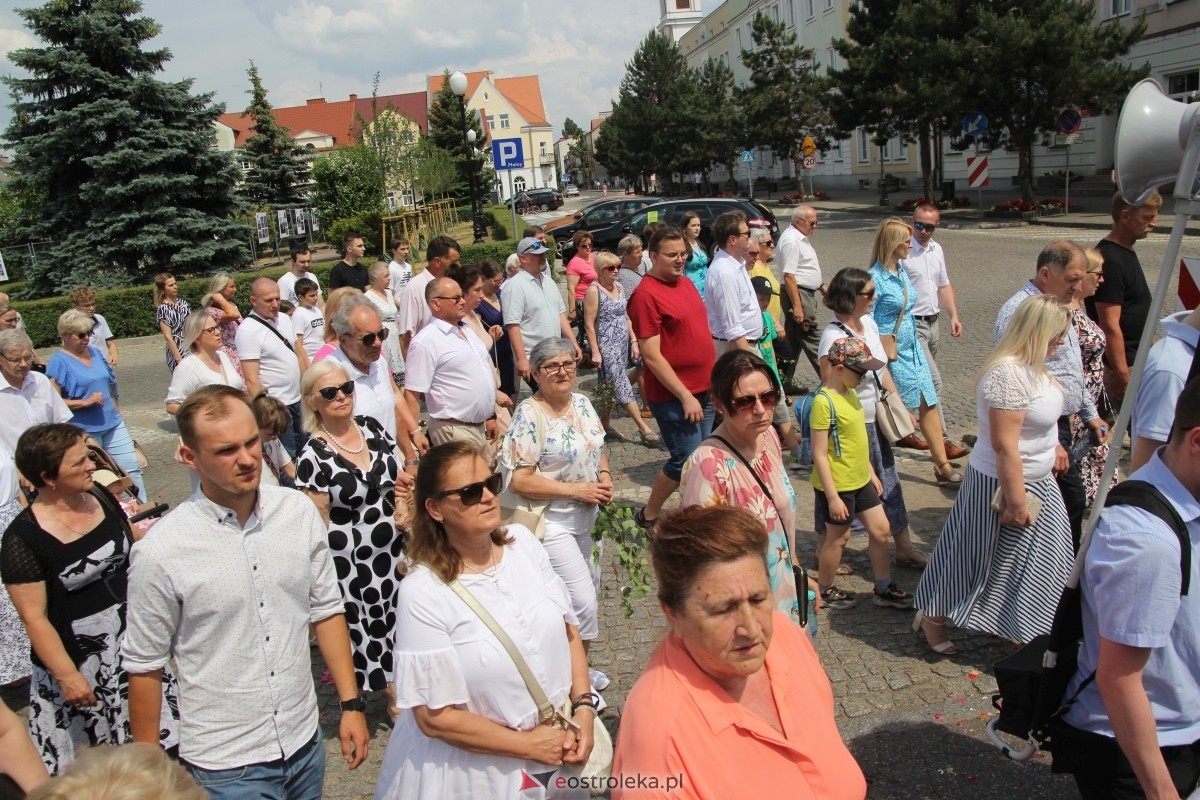 Boże Ciało 2024: Procesja w kościele pw. Nawiedzenia NMP w Ostrołęce [30.05.2024] - zdjęcie #4 - eOstroleka.pl