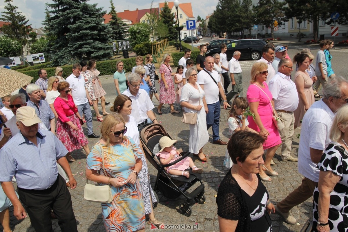 Boże Ciało 2024: Procesja w kościele pw. Nawiedzenia NMP w Ostrołęce [30.05.2024] - zdjęcie #2 - eOstroleka.pl