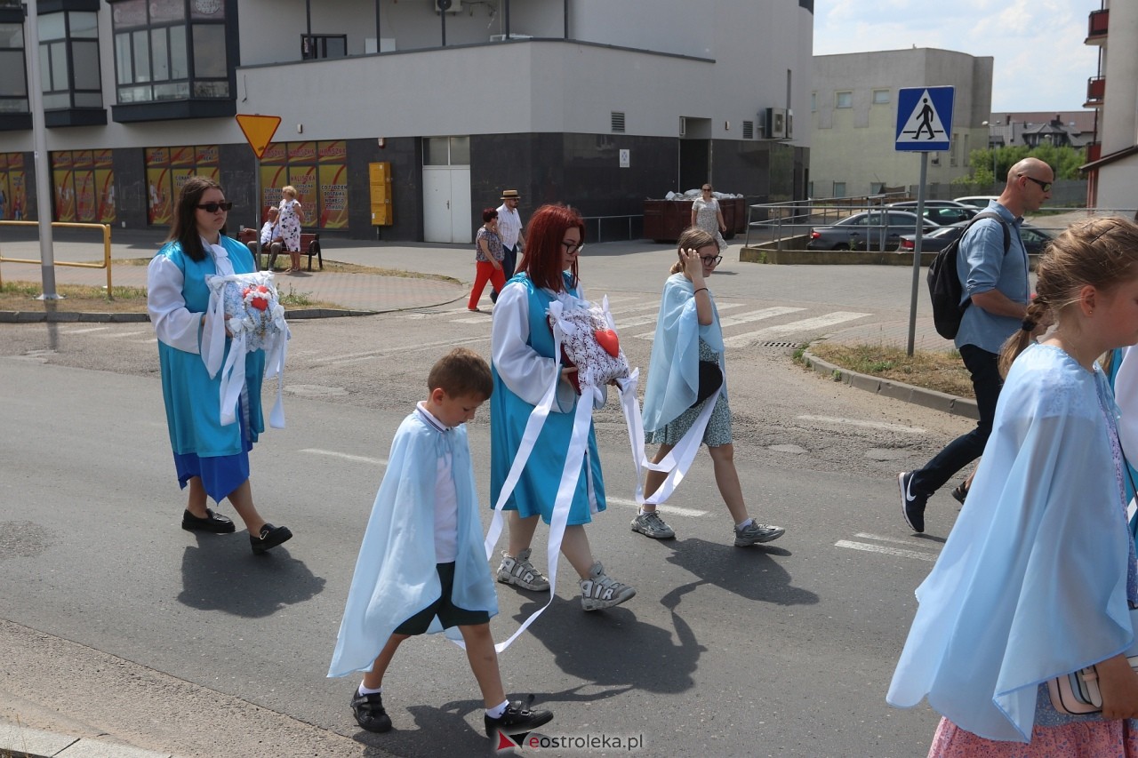 Boże Ciało 2024. Procesja parafii Zbawiciela Świata w Ostrołęce [30.05.2024] - zdjęcie #117 - eOstroleka.pl