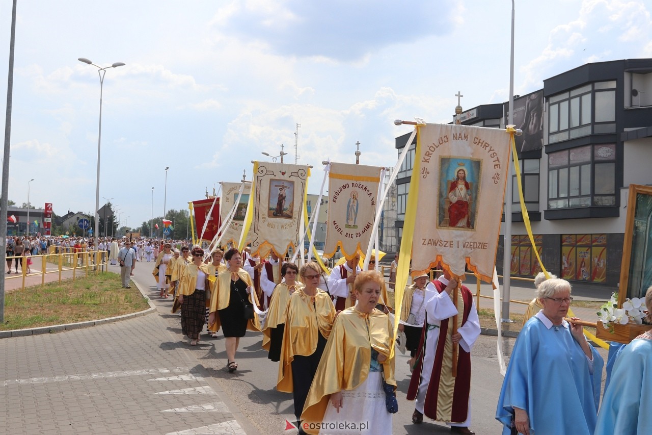 Boże Ciało 2024. Procesja parafii Zbawiciela Świata w Ostrołęce [30.05.2024] - zdjęcie #108 - eOstroleka.pl