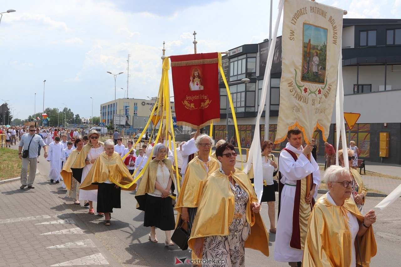 Boże Ciało 2024. Procesja parafii Zbawiciela Świata w Ostrołęce [30.05.2024] - zdjęcie #106 - eOstroleka.pl