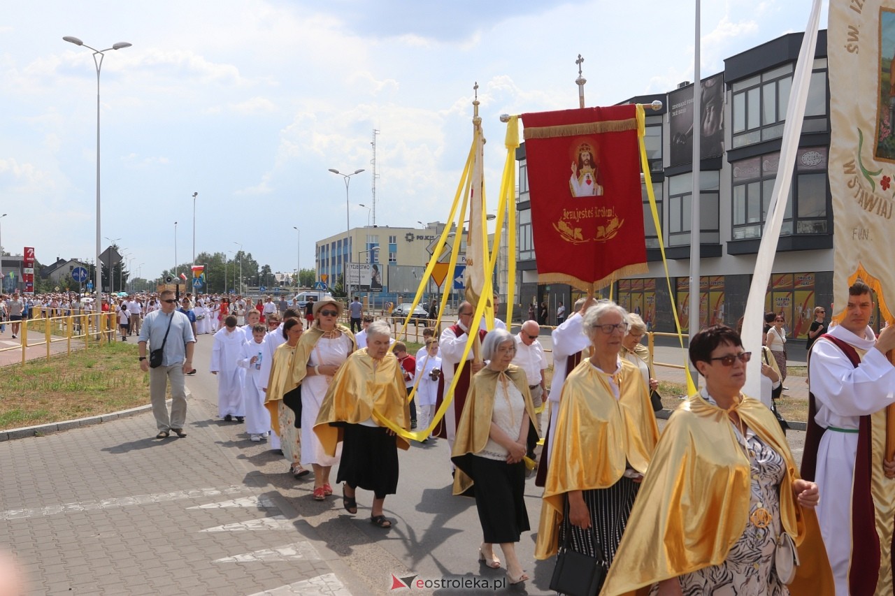 Boże Ciało 2024. Procesja parafii Zbawiciela Świata w Ostrołęce [30.05.2024] - zdjęcie #105 - eOstroleka.pl