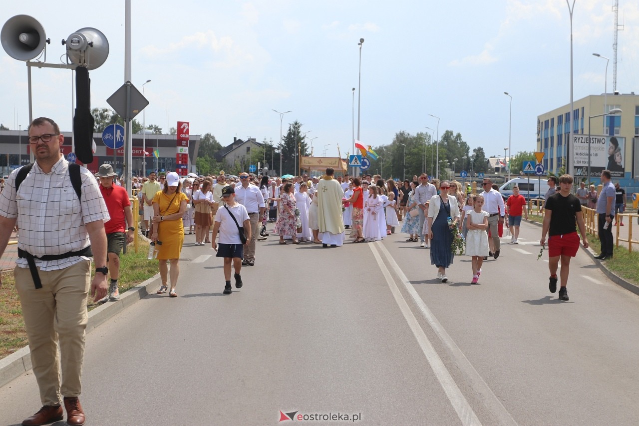Boże Ciało 2024. Procesja parafii Zbawiciela Świata w Ostrołęce [30.05.2024] - zdjęcie #104 - eOstroleka.pl