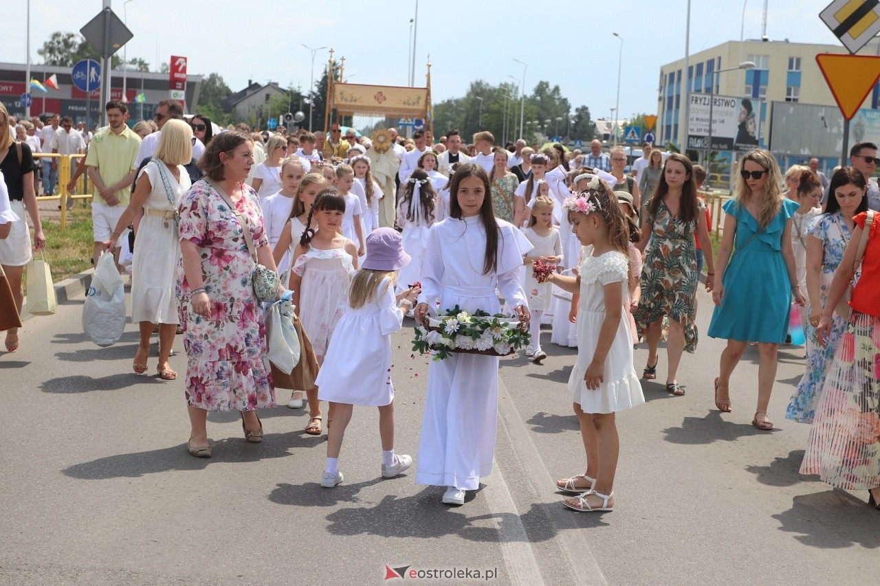 Boże Ciało 2024. Procesja parafii Zbawiciela Świata w Ostrołęce [30.05.2024] - zdjęcie #102 - eOstroleka.pl