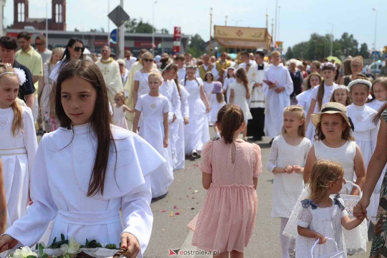 Boże Ciało 2024. Procesja parafii Zbawiciela Świata w Ostrołęce [30.05.2024] - zdjęcie #98 - eOstroleka.pl