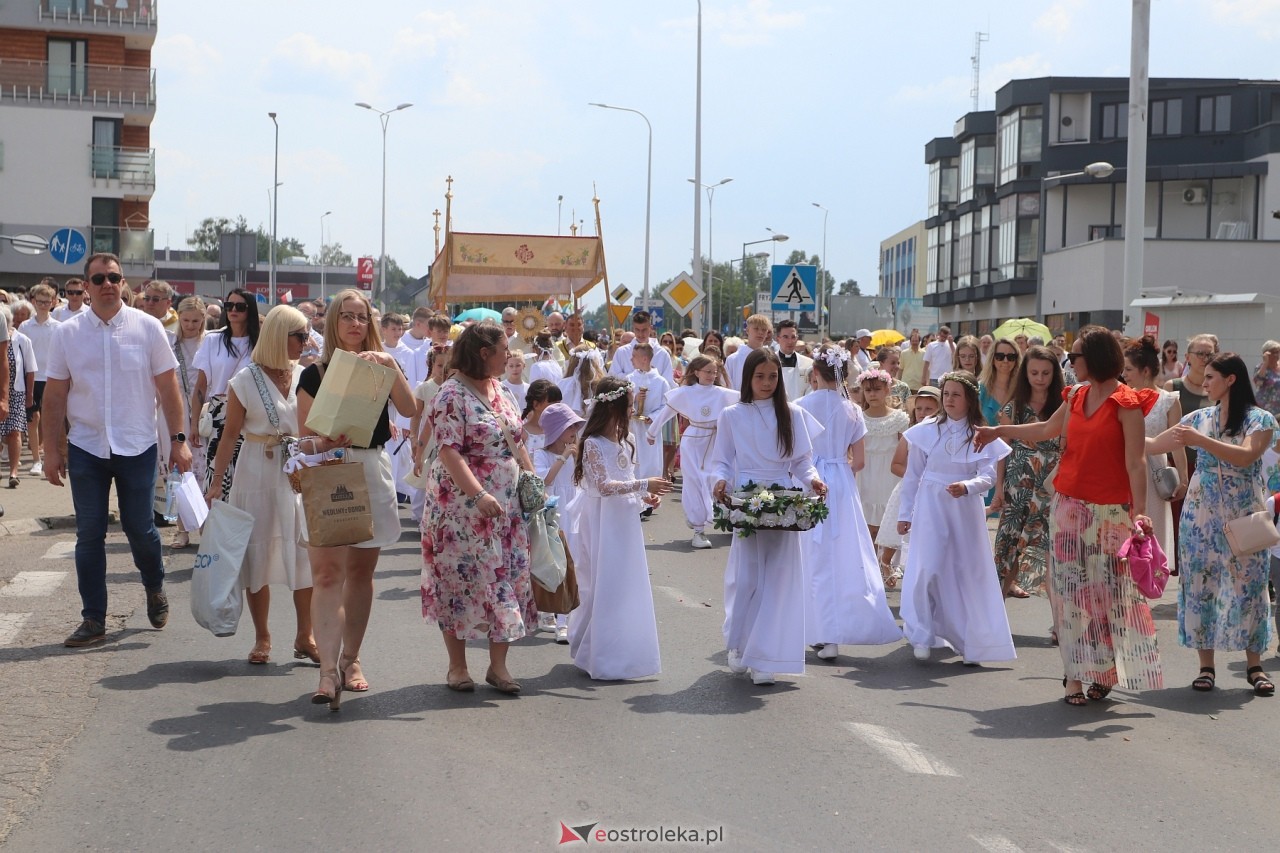 Boże Ciało 2024. Procesja parafii Zbawiciela Świata w Ostrołęce [30.05.2024] - zdjęcie #95 - eOstroleka.pl