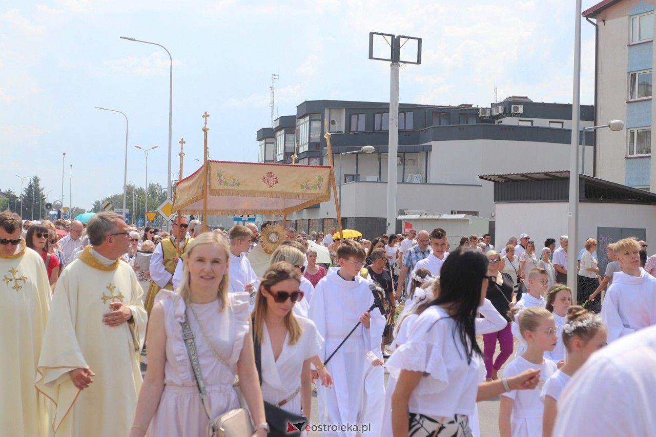 Boże Ciało 2024. Procesja parafii Zbawiciela Świata w Ostrołęce [30.05.2024] - zdjęcie #93 - eOstroleka.pl