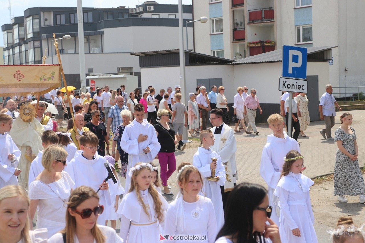 Boże Ciało 2024. Procesja parafii Zbawiciela Świata w Ostrołęce [30.05.2024] - zdjęcie #92 - eOstroleka.pl