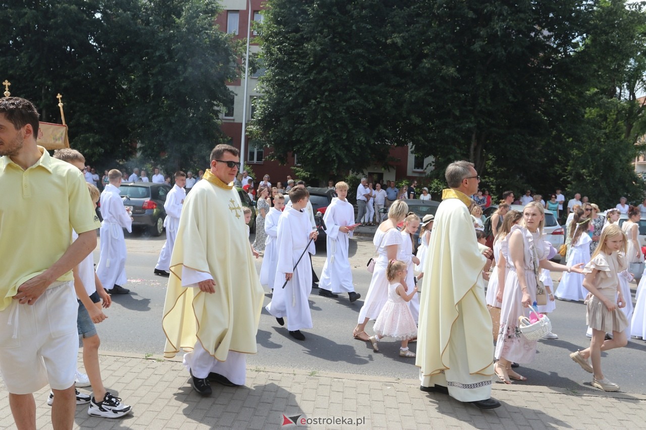 Boże Ciało 2024. Procesja parafii Zbawiciela Świata w Ostrołęce [30.05.2024] - zdjęcie #90 - eOstroleka.pl