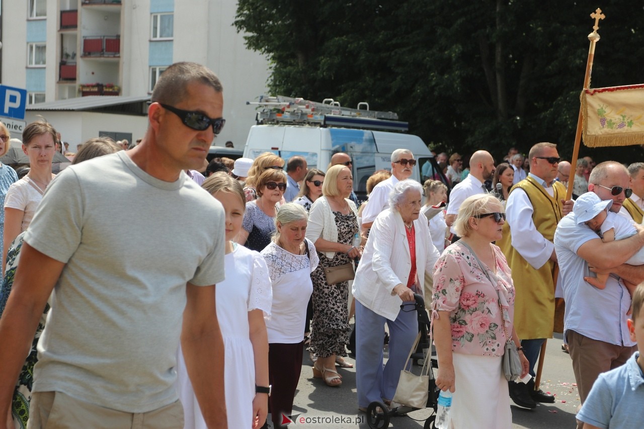 Boże Ciało 2024. Procesja parafii Zbawiciela Świata w Ostrołęce [30.05.2024] - zdjęcie #89 - eOstroleka.pl