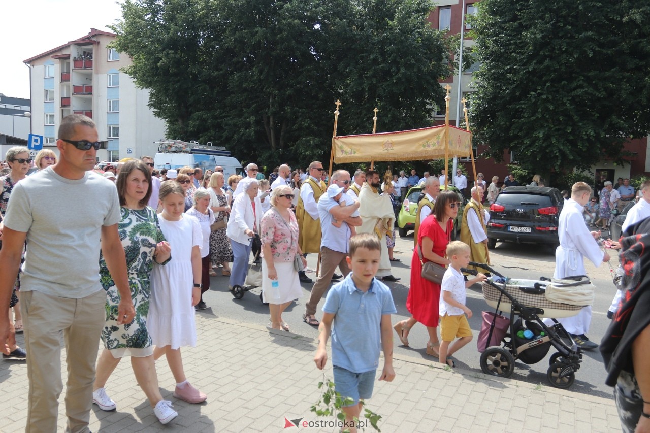 Boże Ciało 2024. Procesja parafii Zbawiciela Świata w Ostrołęce [30.05.2024] - zdjęcie #88 - eOstroleka.pl