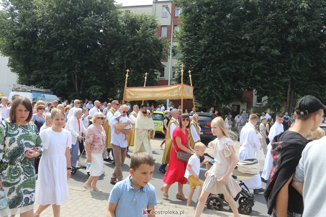 Boże Ciało 2024. Procesja parafii Zbawiciela Świata w Ostrołęce [30.05.2024] - zdjęcie #87 - eOstroleka.pl