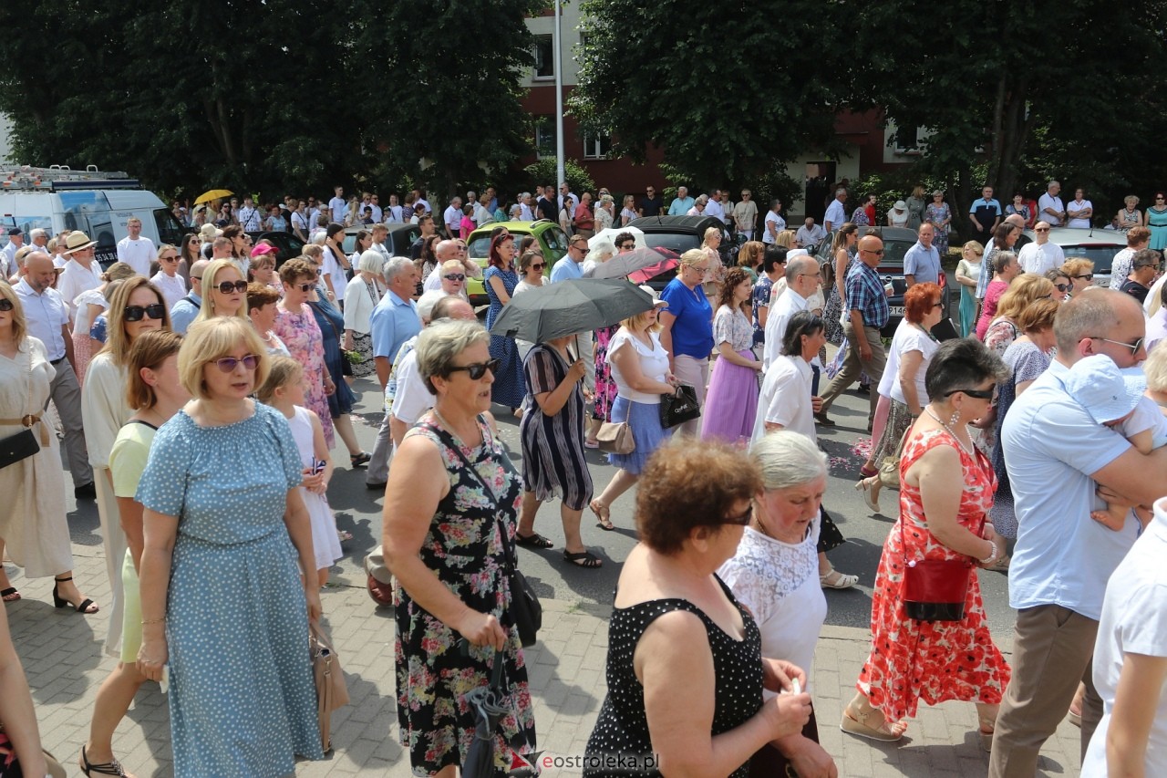Boże Ciało 2024. Procesja parafii Zbawiciela Świata w Ostrołęce [30.05.2024] - zdjęcie #85 - eOstroleka.pl