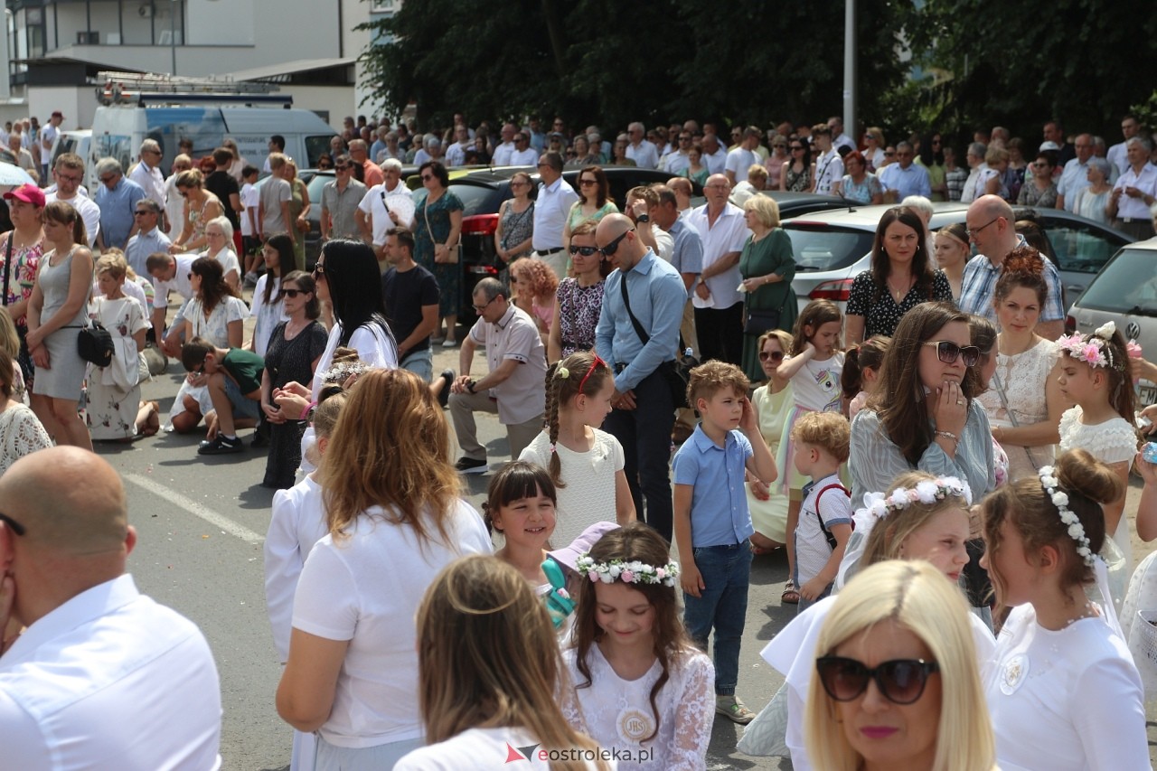 Boże Ciało 2024. Procesja parafii Zbawiciela Świata w Ostrołęce [30.05.2024] - zdjęcie #82 - eOstroleka.pl