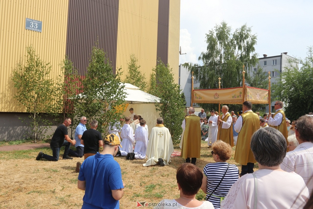 Boże Ciało 2024. Procesja parafii Zbawiciela Świata w Ostrołęce [30.05.2024] - zdjęcie #80 - eOstroleka.pl