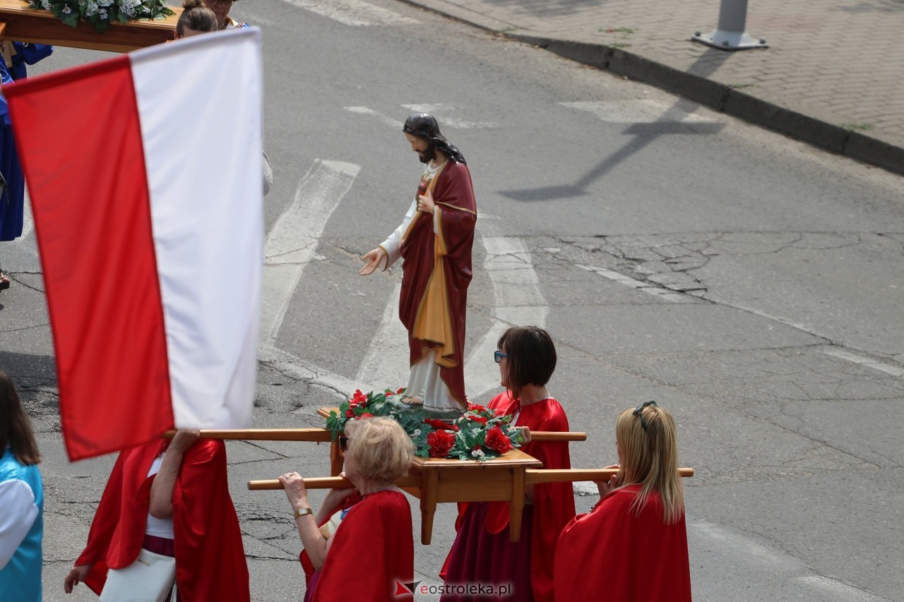 Boże Ciało 2024. Procesja parafii Zbawiciela Świata w Ostrołęce [30.05.2024] - zdjęcie #76 - eOstroleka.pl