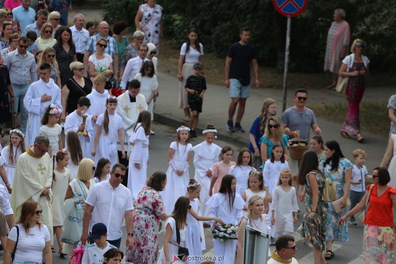 Boże Ciało 2024. Procesja parafii Zbawiciela Świata w Ostrołęce [30.05.2024] - zdjęcie #65 - eOstroleka.pl