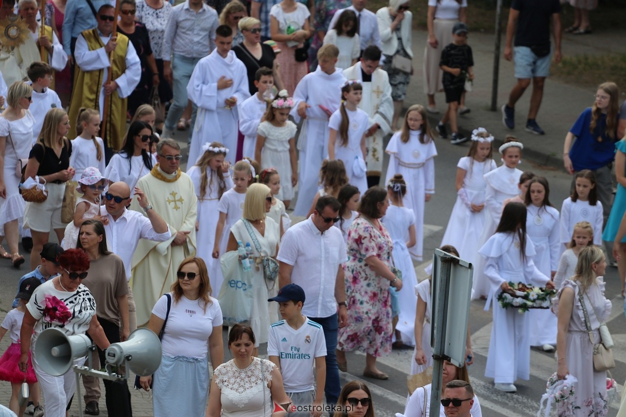Boże Ciało 2024. Procesja parafii Zbawiciela Świata w Ostrołęce [30.05.2024] - zdjęcie #64 - eOstroleka.pl