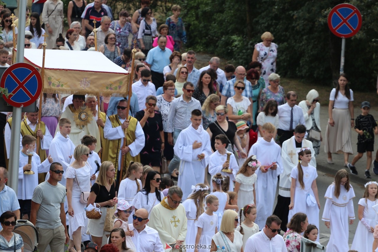 Boże Ciało 2024. Procesja parafii Zbawiciela Świata w Ostrołęce [30.05.2024] - zdjęcie #63 - eOstroleka.pl