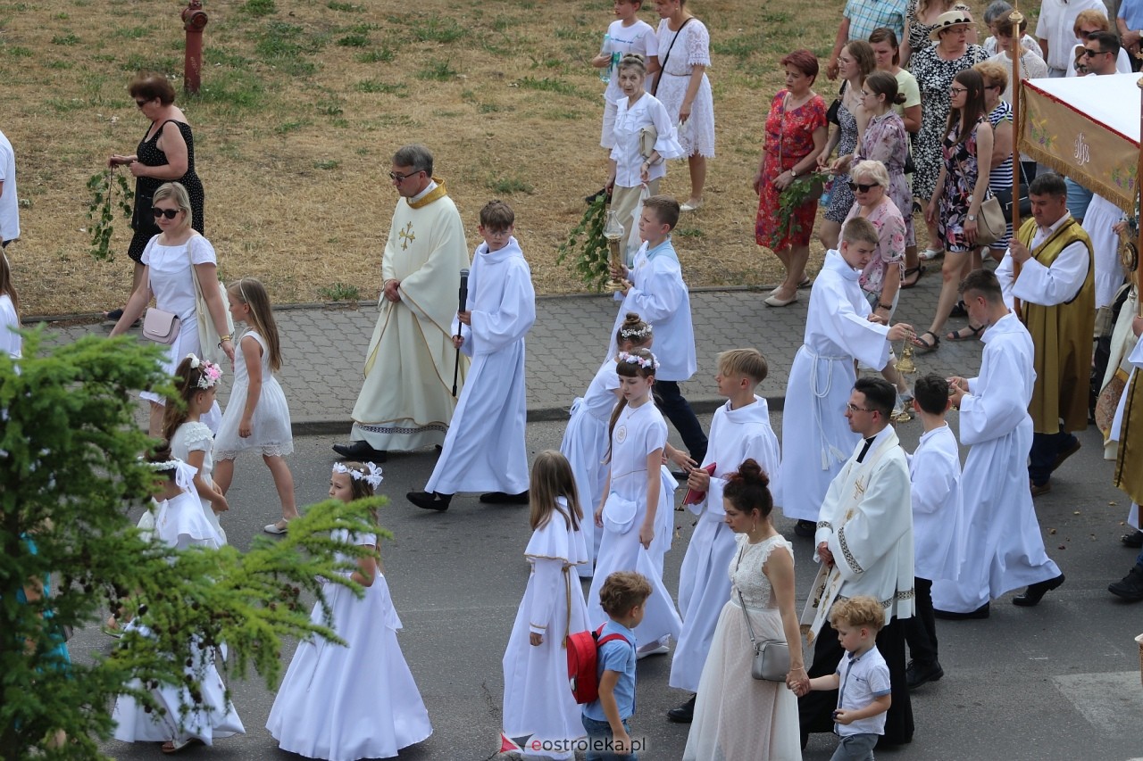Boże Ciało 2024. Procesja parafii Zbawiciela Świata w Ostrołęce [30.05.2024] - zdjęcie #56 - eOstroleka.pl