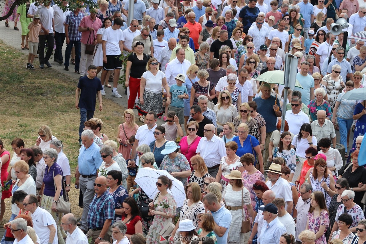 Boże Ciało 2024. Procesja parafii Zbawiciela Świata w Ostrołęce [30.05.2024] - zdjęcie #48 - eOstroleka.pl