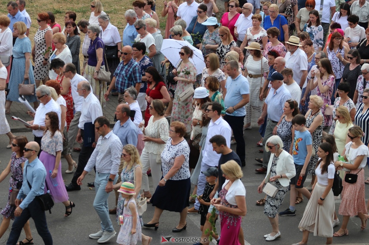 Boże Ciało 2024. Procesja parafii Zbawiciela Świata w Ostrołęce [30.05.2024] - zdjęcie #47 - eOstroleka.pl