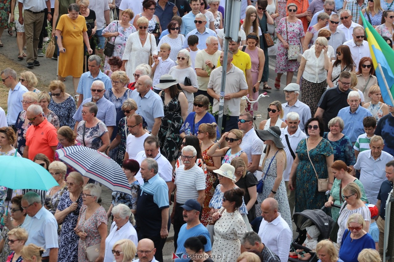 Boże Ciało 2024. Procesja parafii Zbawiciela Świata w Ostrołęce [30.05.2024] - zdjęcie #40 - eOstroleka.pl