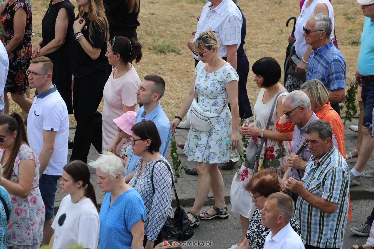 Boże Ciało 2024. Procesja parafii Zbawiciela Świata w Ostrołęce [30.05.2024] - zdjęcie #26 - eOstroleka.pl