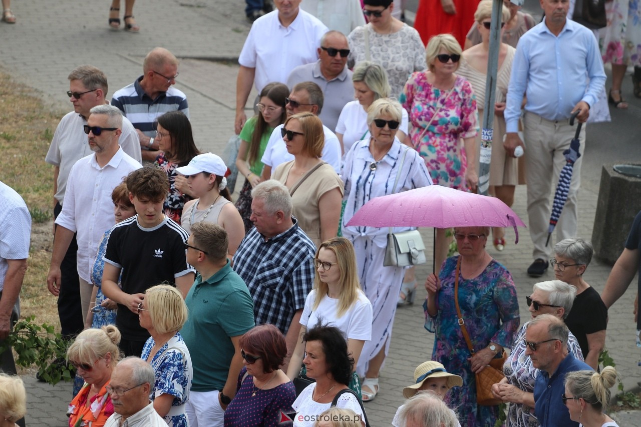 Boże Ciało 2024. Procesja parafii Zbawiciela Świata w Ostrołęce [30.05.2024] - zdjęcie #22 - eOstroleka.pl