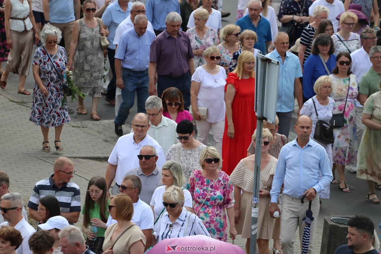 Boże Ciało 2024. Procesja parafii Zbawiciela Świata w Ostrołęce [30.05.2024] - zdjęcie #21 - eOstroleka.pl