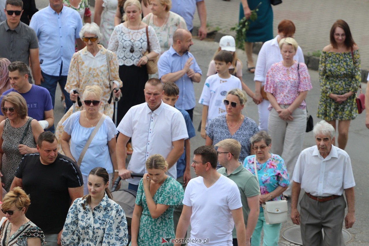 Boże Ciało 2024. Procesja parafii Zbawiciela Świata w Ostrołęce [30.05.2024] - zdjęcie #17 - eOstroleka.pl
