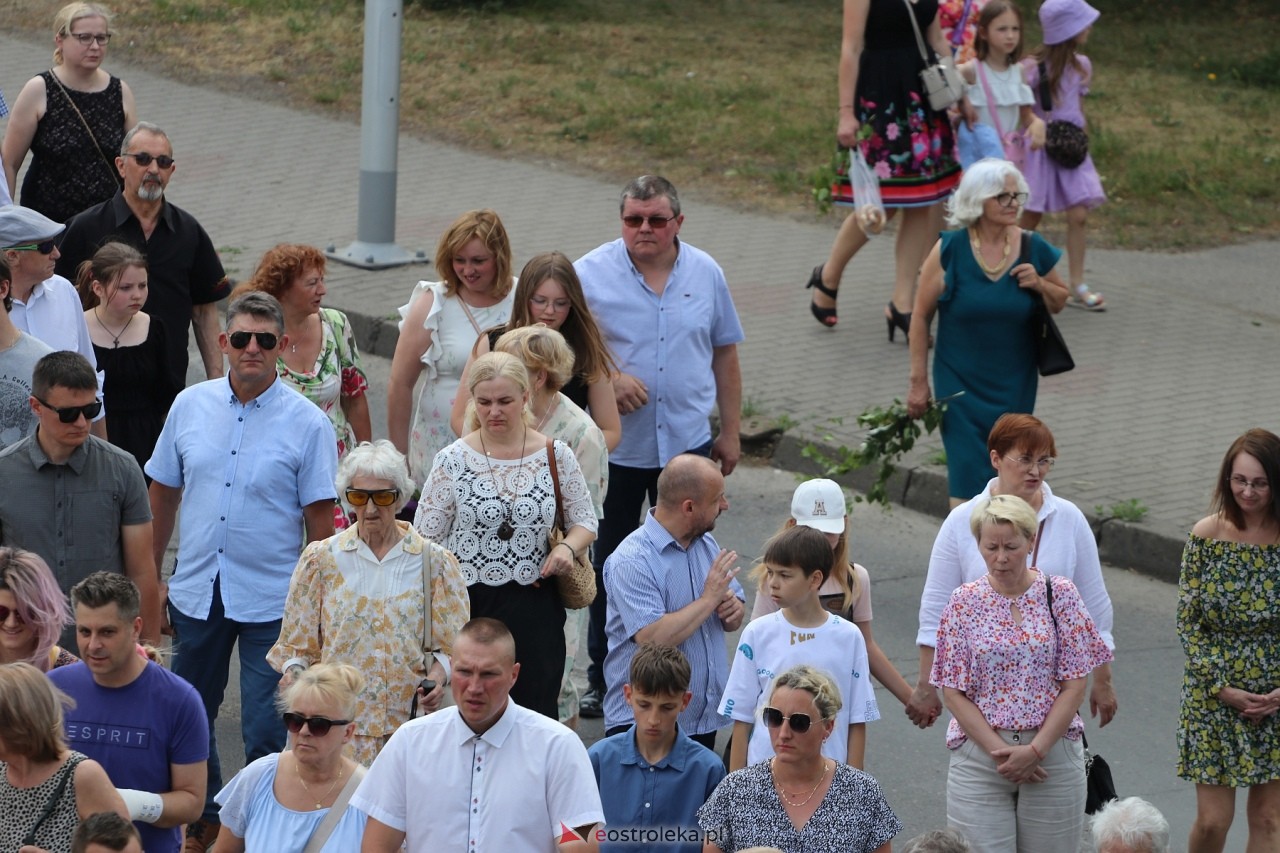 Boże Ciało 2024. Procesja parafii Zbawiciela Świata w Ostrołęce [30.05.2024] - zdjęcie #16 - eOstroleka.pl