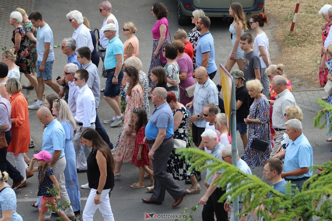 Boże Ciało 2024. Procesja parafii Zbawiciela Świata w Ostrołęce [30.05.2024] - zdjęcie #15 - eOstroleka.pl