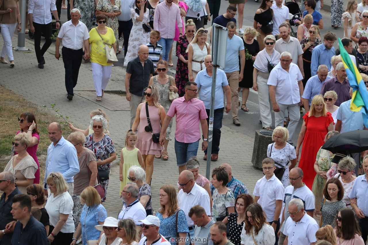 Boże Ciało 2024. Procesja parafii Zbawiciela Świata w Ostrołęce [30.05.2024] - zdjęcie #13 - eOstroleka.pl