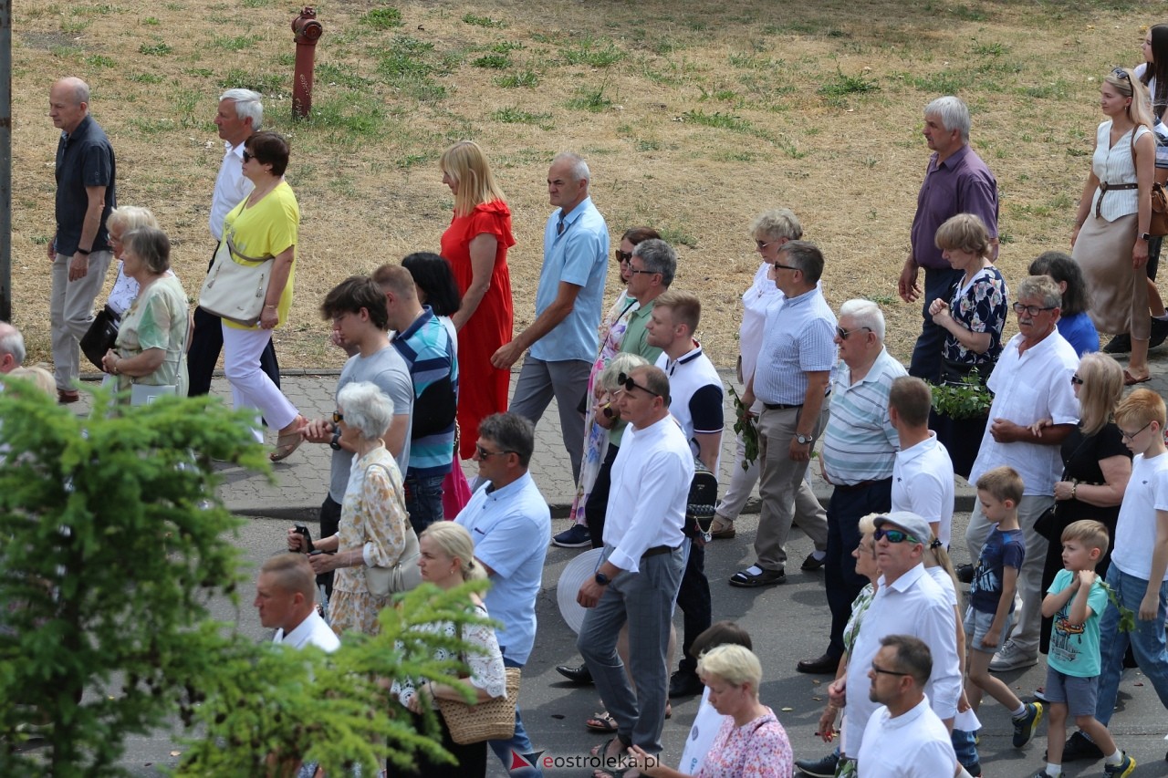 Boże Ciało 2024. Procesja parafii Zbawiciela Świata w Ostrołęce [30.05.2024] - zdjęcie #10 - eOstroleka.pl