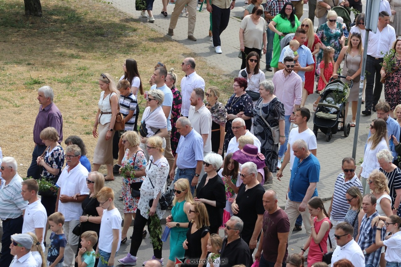 Boże Ciało 2024. Procesja parafii Zbawiciela Świata w Ostrołęce [30.05.2024] - zdjęcie #9 - eOstroleka.pl