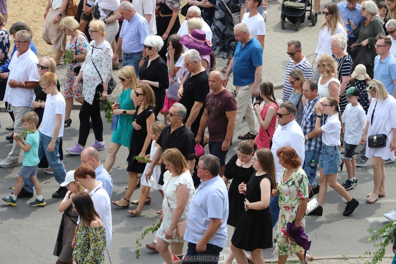 Boże Ciało 2024. Procesja parafii Zbawiciela Świata w Ostrołęce [30.05.2024] - zdjęcie #8 - eOstroleka.pl