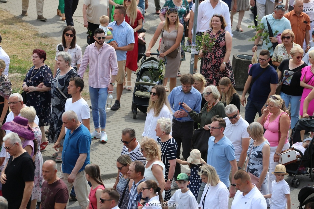 Boże Ciało 2024. Procesja parafii Zbawiciela Świata w Ostrołęce [30.05.2024] - zdjęcie #7 - eOstroleka.pl