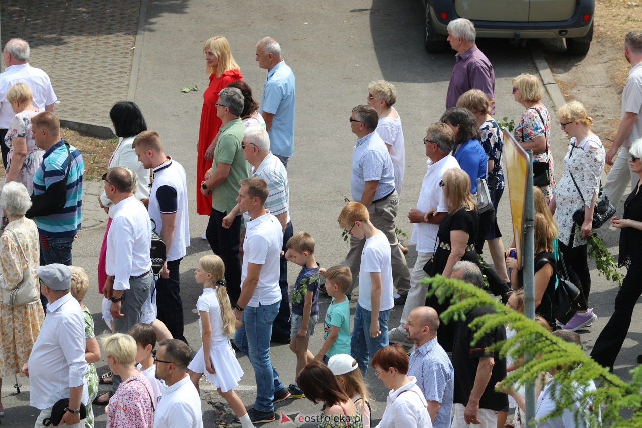 Boże Ciało 2024. Procesja parafii Zbawiciela Świata w Ostrołęce [30.05.2024] - zdjęcie #2 - eOstroleka.pl