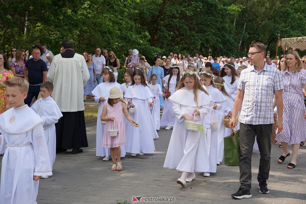 Boże Ciało 2024. Parafia pw. św. Franciszka z Asyżu w Ostrołęce - zdjęcie #39 - eOstroleka.pl