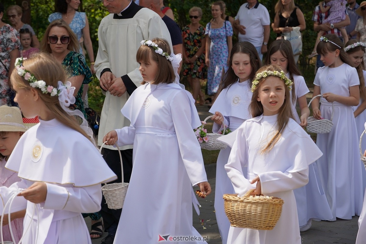 Boże Ciało 2024. Parafia pw. św. Franciszka z Asyżu w Ostrołęce - zdjęcie #37 - eOstroleka.pl