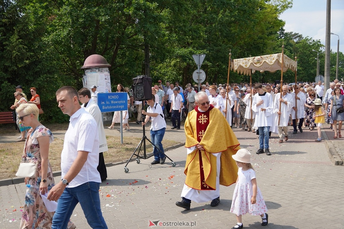 Boże Ciało 2024. Parafia pw. św. Franciszka z Asyżu w Ostrołęce - zdjęcie #28 - eOstroleka.pl
